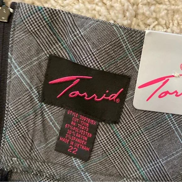 Torrid Gray Plaid Mini Skirt - Picture 2 of 3